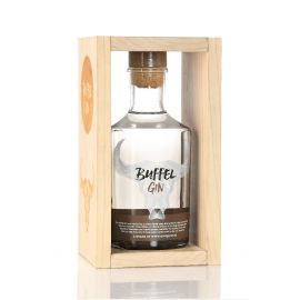 Buffel Gin Wooden box fles 70cl + 2 aperitiefplankjes